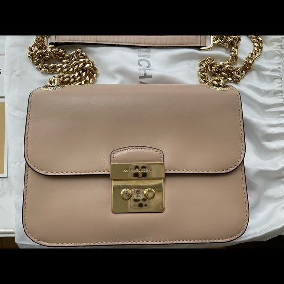 Michael Kors Sloan Editor Medium Chain Shoulder Bag in Oyster (Light Pink Beige) - Picture 2 of 13